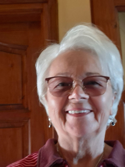 Marika, 73 �ves t�rskeres� n�, P�szt�