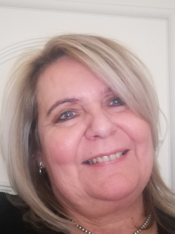 Ani, 54 �ves t�rskeres� n�, Budapest