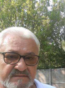 G�za, 79 �ves t�rskeres� f�rfi, Szakony