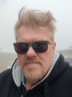 Ferenc, 63 �ves gy�r�jfalui t�rskeres� f�rfi