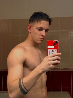 Kriszti�n, 22 �ves t�rskeres� f�rfi, Gy�l