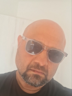 Tibor, 47 �ves t�rskeres� f�rfi, Sz�kesfeh�rv�r