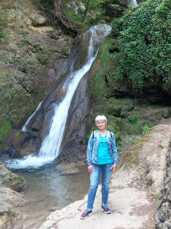 Gy�ngyike, 68 �ves t�rskeres� n�, Gy�ngy�s
