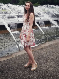 Csilla, 30 �ves t�rskeres� n�, B�k�scsaba