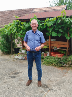 Andras, 63 �ves t�rskeres� f�rfi, Tab
