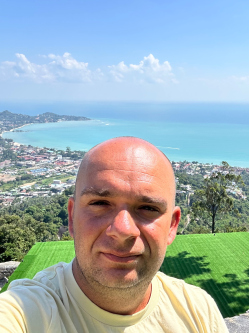 Peter, 38 �ves t�rskeres� f�rfi, V�rpalota