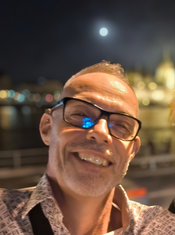 Attila, 55 �ves t�rskeres� f�rfi, Budapest