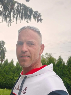 Zsolt, 46 �ves t�rskeres� f�rfi, Ajka