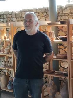 Robert, 61 �ves t�rskeres� f�rfi, Kom�rom