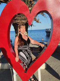 Ir�n, 64 �ves t�rskeres� n�, Budapest