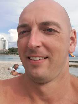 G�bor, 43 �ves t�rskeres� f�rfi, Murony
