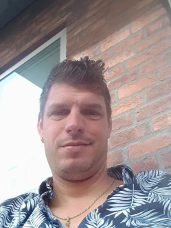 D�nes, 43 �ves t�rskeres� f�rfi, Kaposv�r