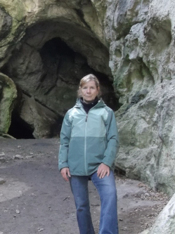 Gizella, 69 �ves t�rskeres� n�, Dorog