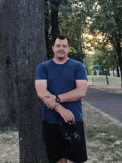Tam�s, 37 �ves t�rskeres� f�rfi, J�szber�ny