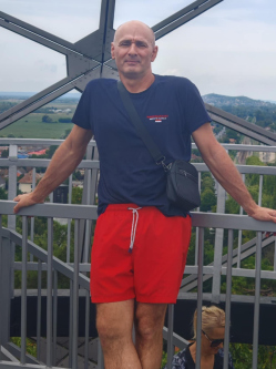 L�szl�, 51 �ves t�rskeres� f�rfi, Szolnok