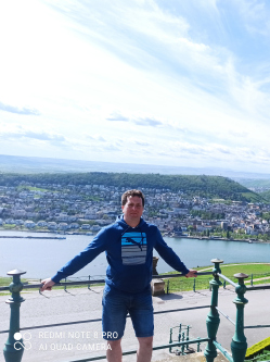 Richard, 45 �ves t�rskeres� f�rfi, Bajororsz�g