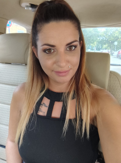 Barbi, 32 �ves duna�jv�rosi t�rskeres� n�