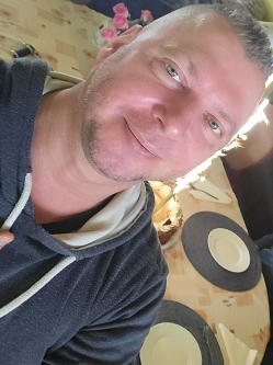 Robi, 46 �ves t�rskeres� f�rfi, Kecskem�t