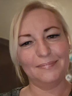 Krisztina, 53 �ves t�rskeres� n�, H�dmez�v�s�rhely