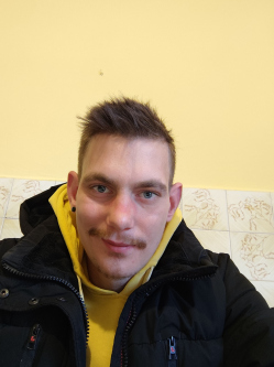 B�lint, 28 �ves t�rskeres� f�rfi, Vassur�ny