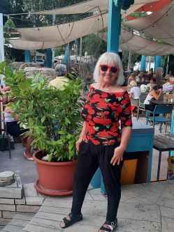 Marcsi, 72 �ves t�rskeres� n�, Budapest