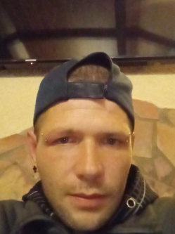 Krisztián, 30 éves társkereső férfi, Tiszaföldvár