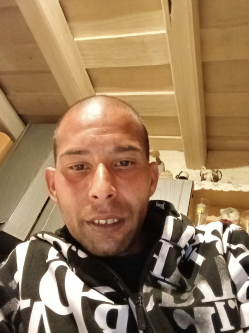 Gyula, 34 �ves mih�lyh�zi t�rskeres� f�rfi