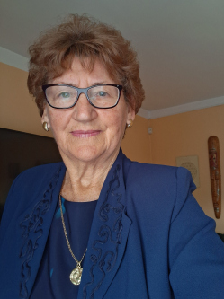 Zsuzsa, 75 �ves t�rskeres� n�, Tatab�nya
