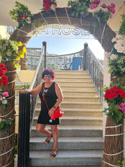 Kitti, 73 �ves t�rskeres� n�, G�d�ll�