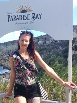Adrienn, 36 �ves t�rskeres� n�, Gy�ngy�s