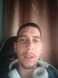 Gerg�, 32 �ves t�rskeres� f�rfi, Sz�kesfeh�rv�r