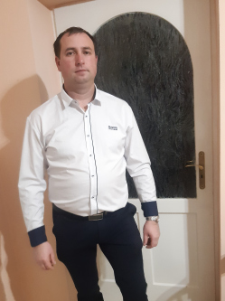 Zsolti, 44 �ves �tt�m�si t�rskeres� f�rfi
