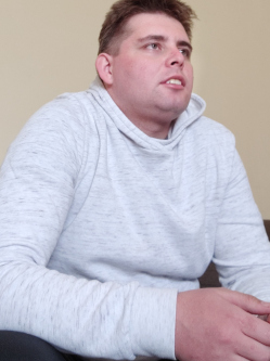 B�ci, 32 �ves t�rskeres� f�rfi, Kerekegyh�za