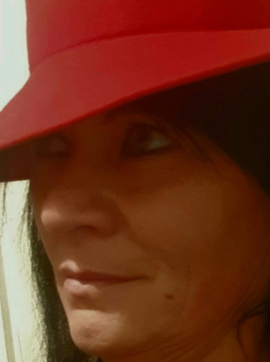 Icu, 57 �ves t�rskeres� n�, Mez�kov�csh�za