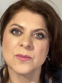 T�ndi, 49 �ves t�rskeres� n�, Domb�v�r