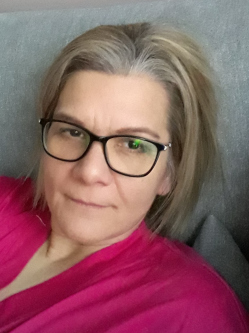 M�nika, 47 �ves t�rskeres� n�, Nyerges�jfalu