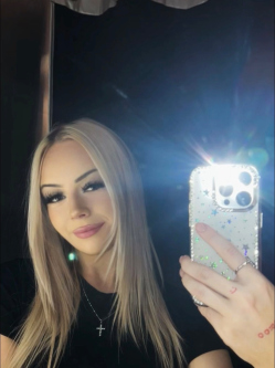 Nori, 22 �ves t�rskeres� n�, Gyula