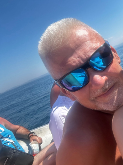 Janek, 55 �ves t�r�kb�linti t�rskeres� f�rfi
