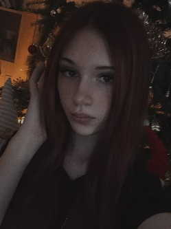 Hajnalka, 25 �ves t�rskeres� n�, Kunhegyes
