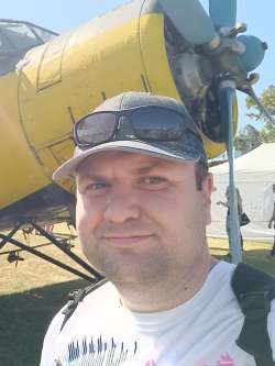 Imre, 41 �ves t�rskeres� f�rfi, �jk�gy�s