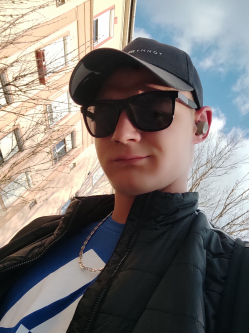 Patrik, 23 �ves koml�i t�rskeres� f�rfi