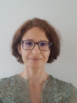 Andrea, 50 �ves t�rskeres� n�, V�c