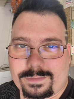 Ferenc, 28 �ves t�rskeres� f�rfi, Karcag