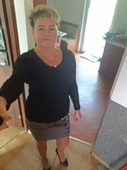 Beatrix, 49 �ves t�rskeres� n�, Szeksz�rd