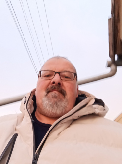 Ferenc, 59 �ves t�rskeres� f�rfi, Mez�falva