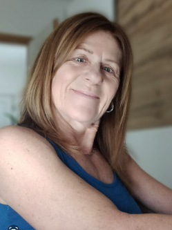 Eszter, 57 �ves t�rskeres� n�, Gy�r