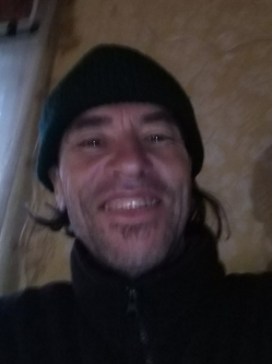 R�bert, 56 �ves t�rskeres� f�rfi, M�traballa
