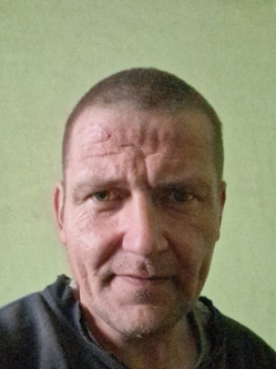 Pisti, 42 �ves t�rskeres� f�rfi, Duna�jv�ros