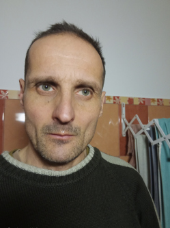 J�nos, 48 �ves t�rskeres� f�rfi, Baks