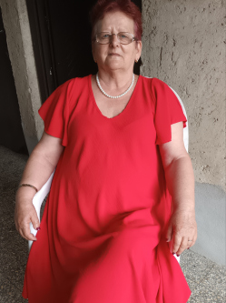 Julianna, 78 �ves t�rskeres� n�, D�vav�nya